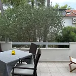 Apartment In Green Area Near The Beaches