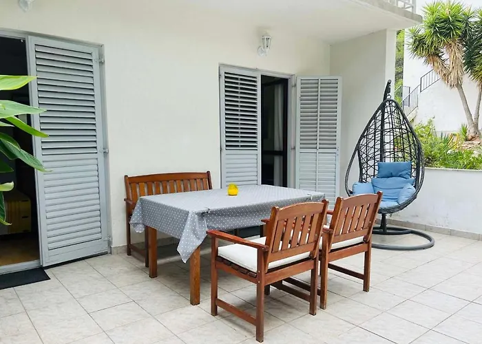 Apartment In Green Area Near The Beaches
