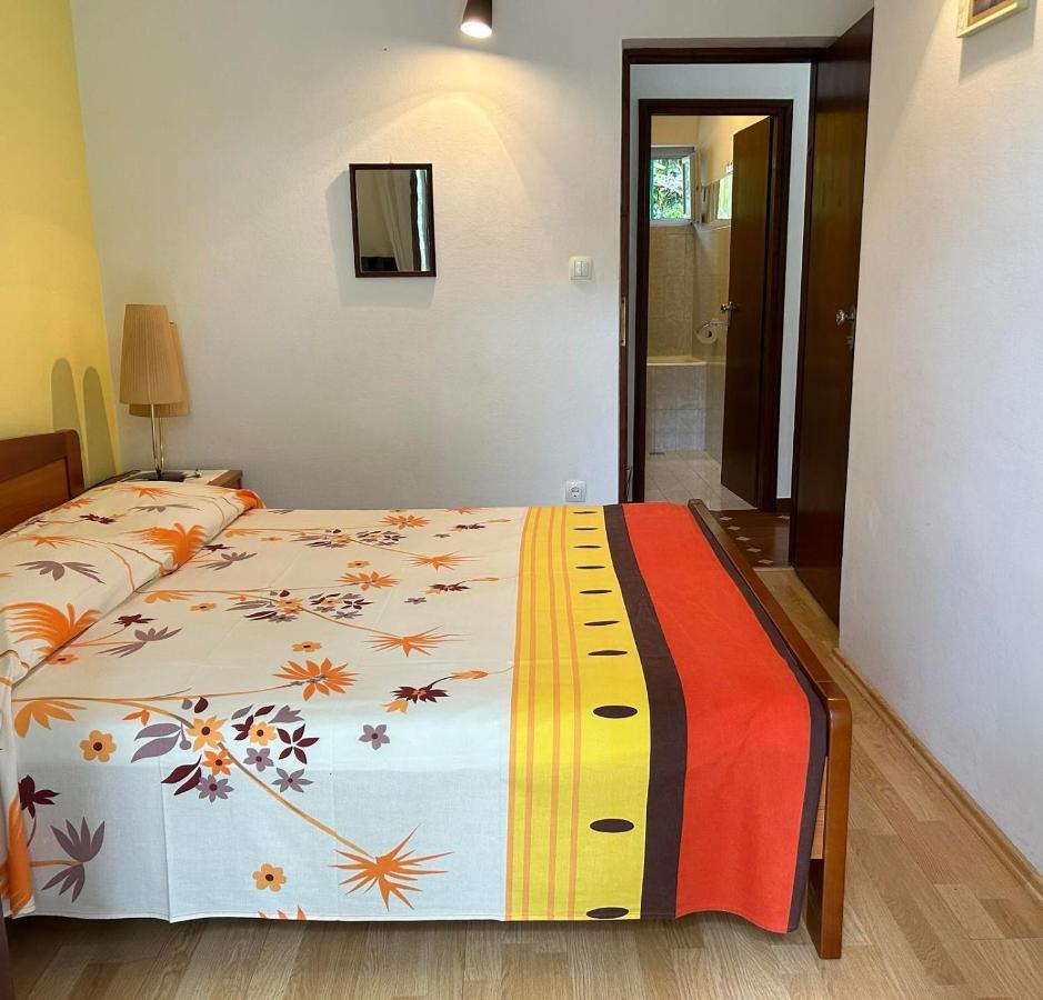 In Area Near The Beaches * Jelsa (Hvar)